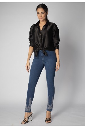 Calça Jeans Super Skinny de Algodão Cintura Alta com Aplicação Hotfix e Detalhe na Barra Azul